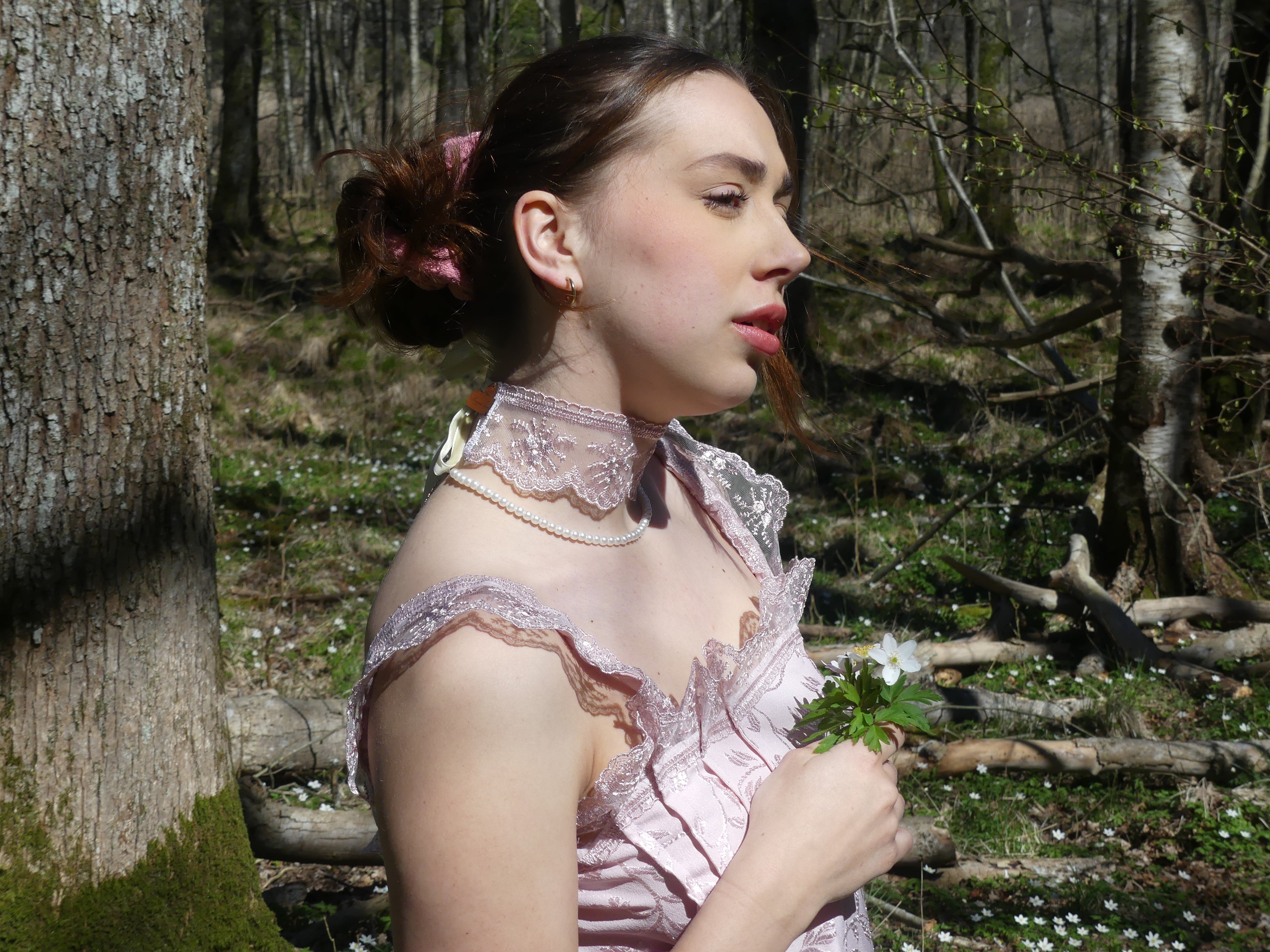 The Curtain Choker
