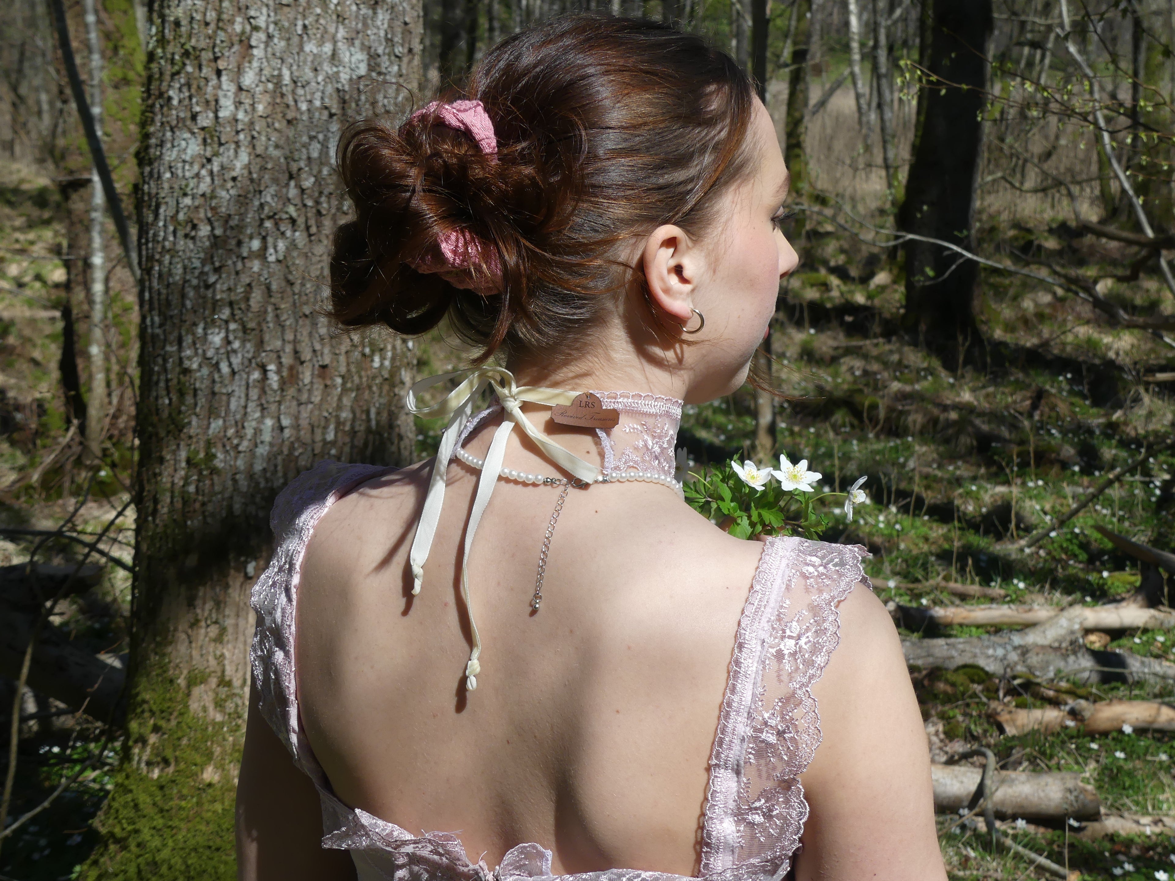The Curtain Choker