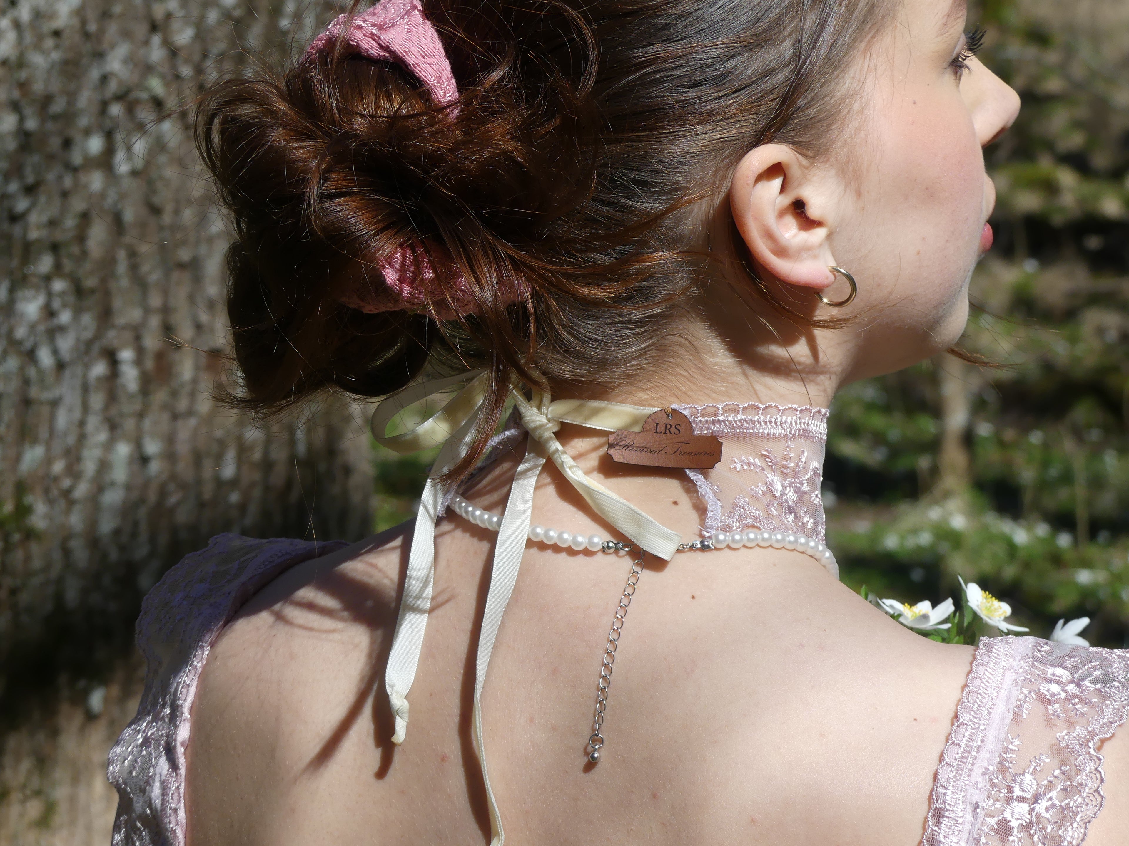 The Curtain Choker