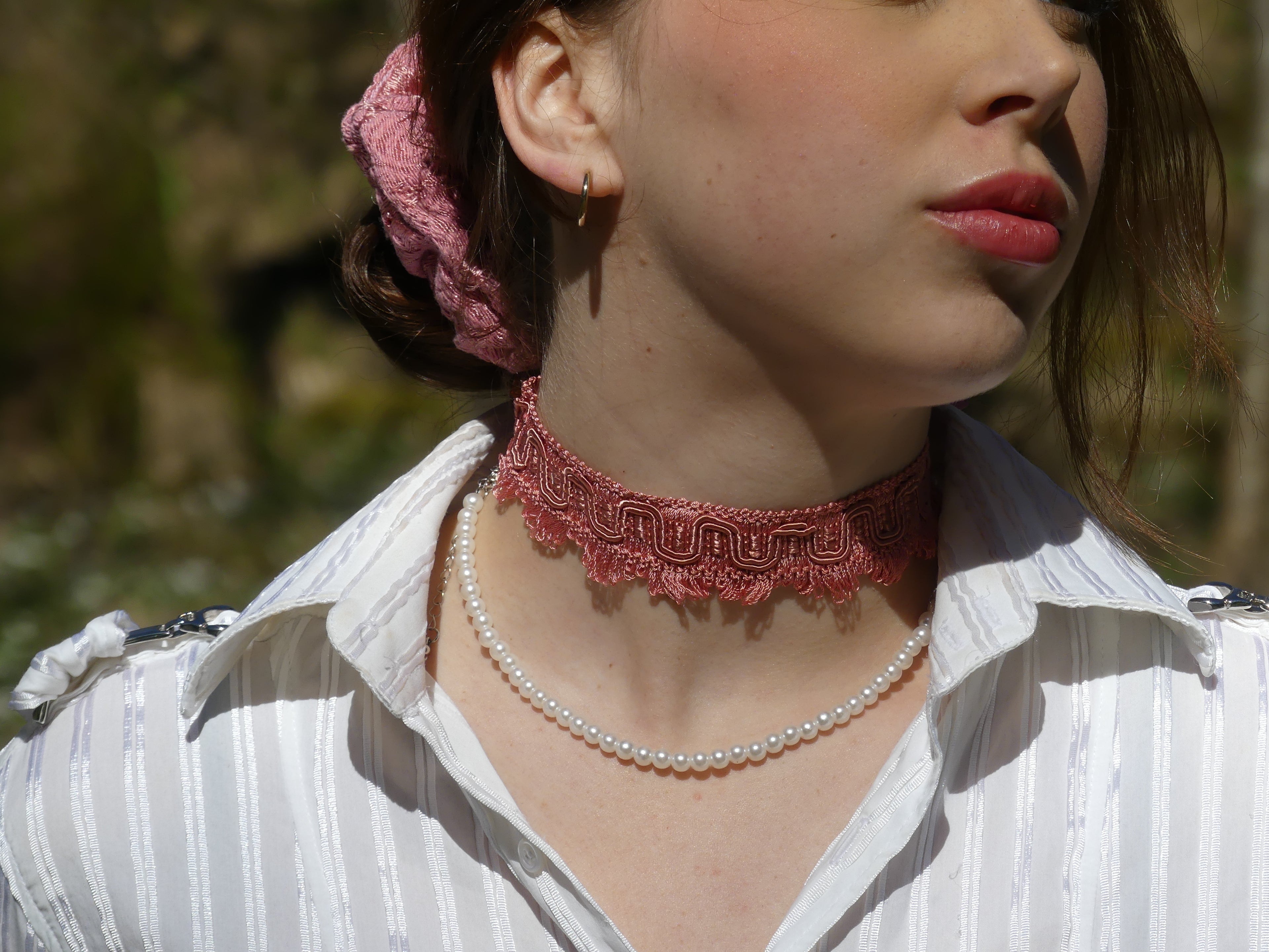 The Curtain Choker